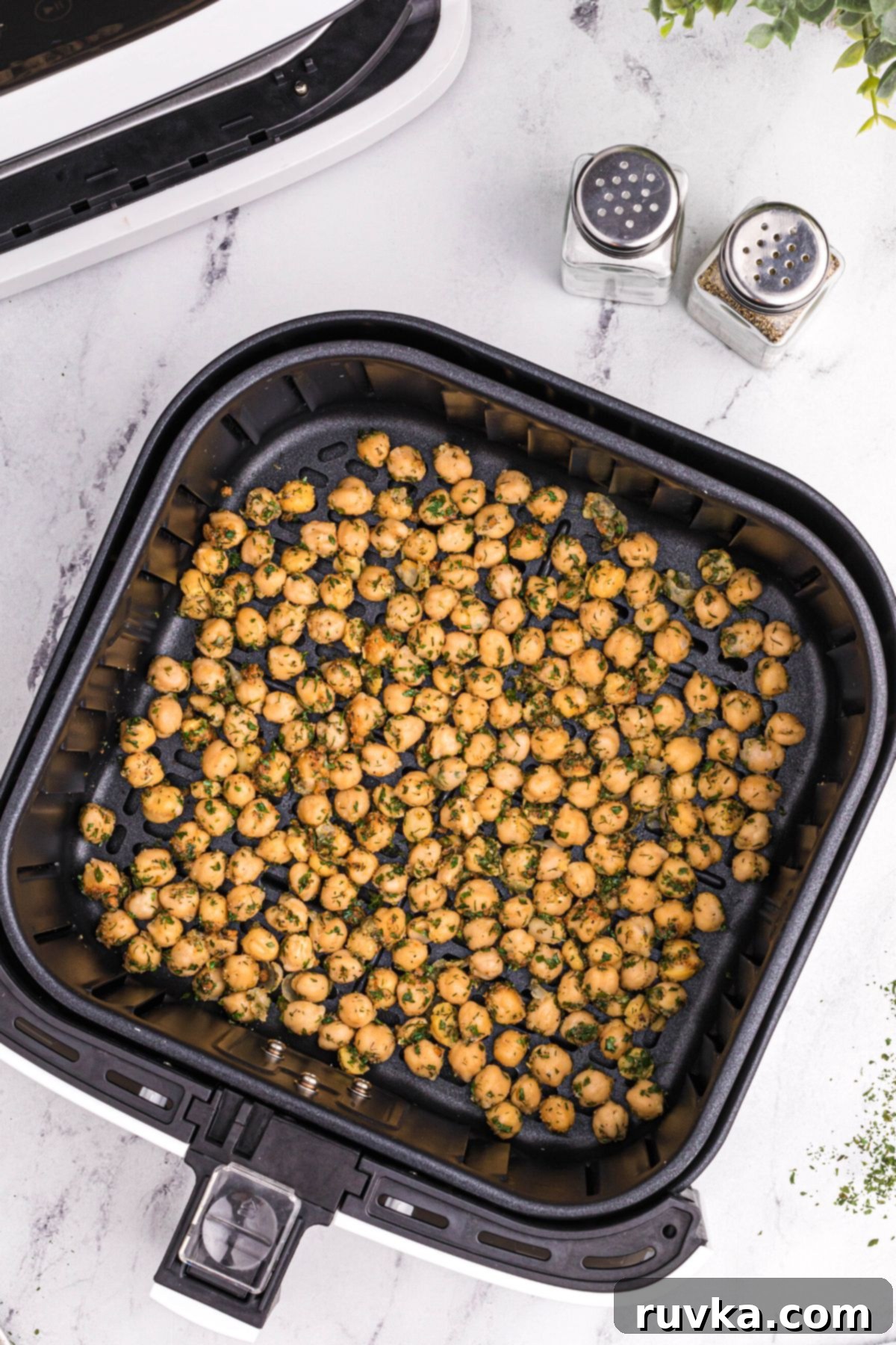 Crispy Air Fryer Chickpeas 6 Coated chickpeas in the air fryer basket before being cooked