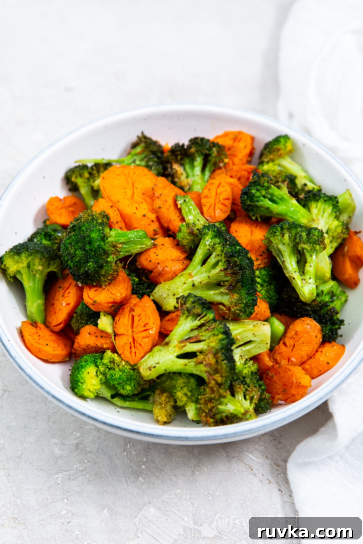Crispy Air Fryer Broccoli and Carrots 7 Air fried broccoli and carrots in a bowl, ready to eat.