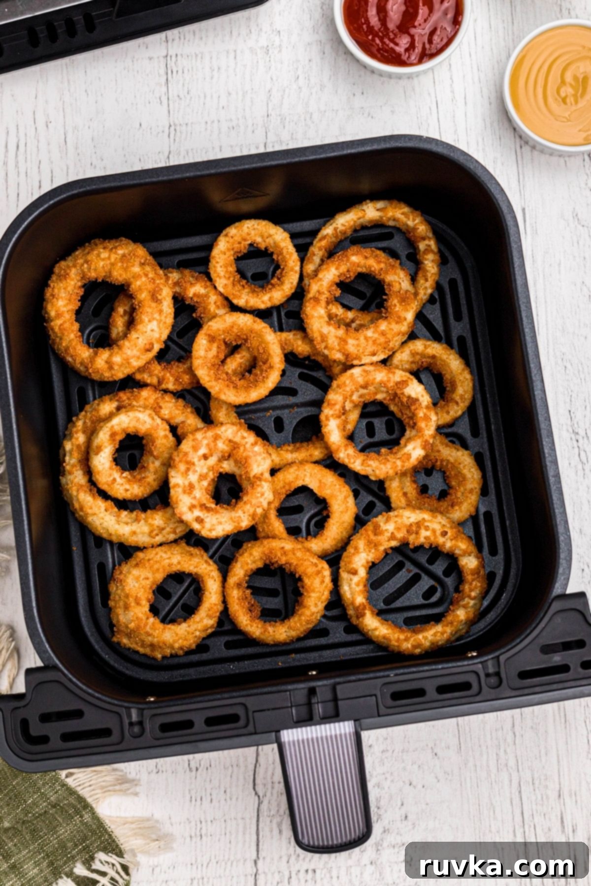 Effortlessly Crispy Air Fryer Onion Rings 4 Golden frozen alexia crispy onion rings in the air fryer basket
