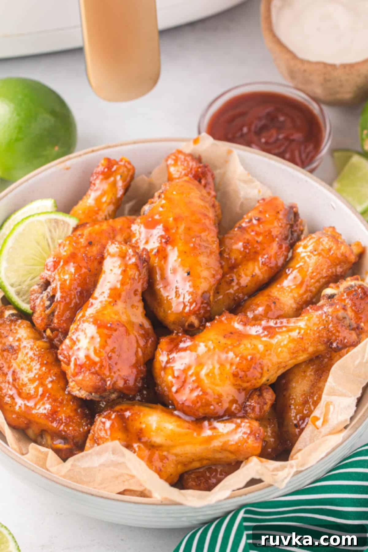 Mastering Air Fryer Leftovers for Crispy Results 12 Chicken wings reheated in the air fryer, ready to serve,