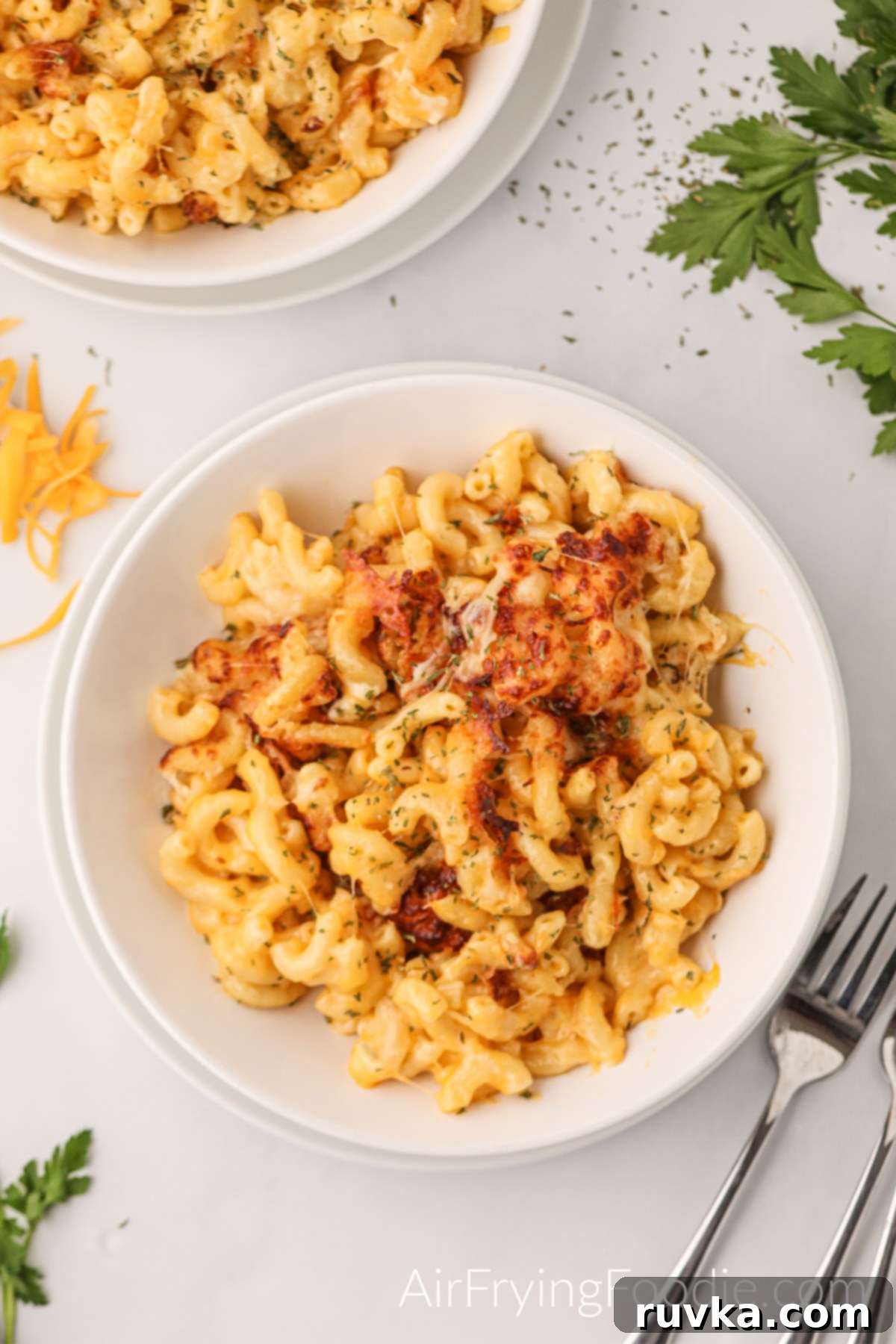 Crispy Air Fryer Mac and Cheese 7 Mac and Cheese that was made in the air fryer, served in bowls and ready to eat.